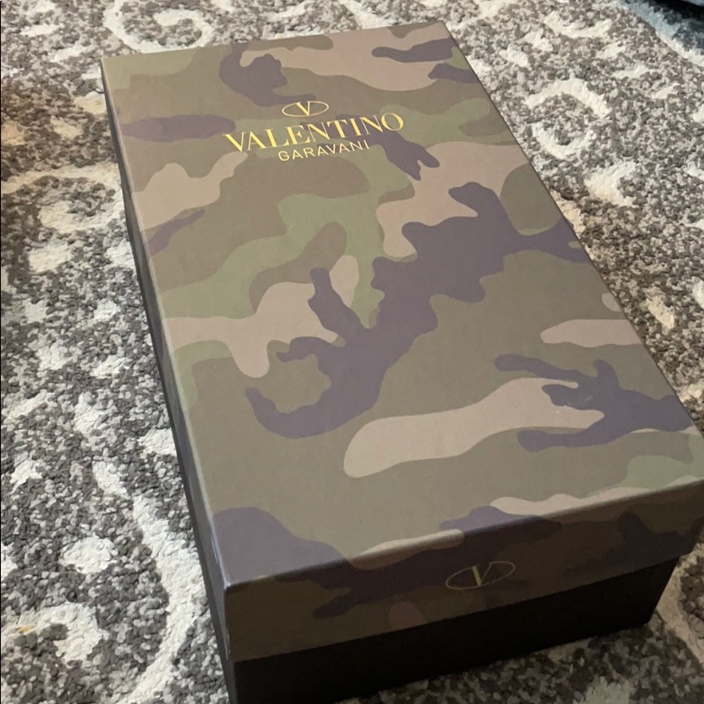 Valentino garavani men shoe box